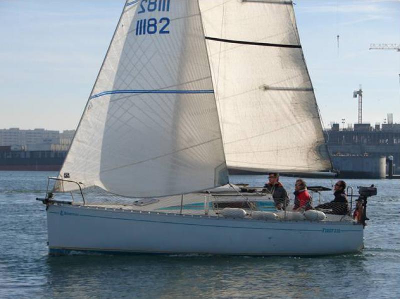 Beneteau First 235